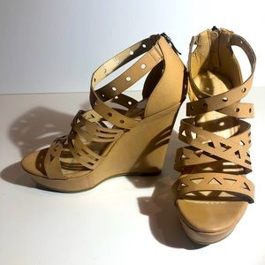 CHINESE LAUNDRY Tan Wedge 3.5” Heel, U.S. SZ 8 M